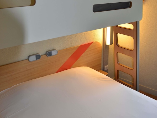 Triple Room, 1 Double Bed | Cribs (free), WiFi (free), bed sheets