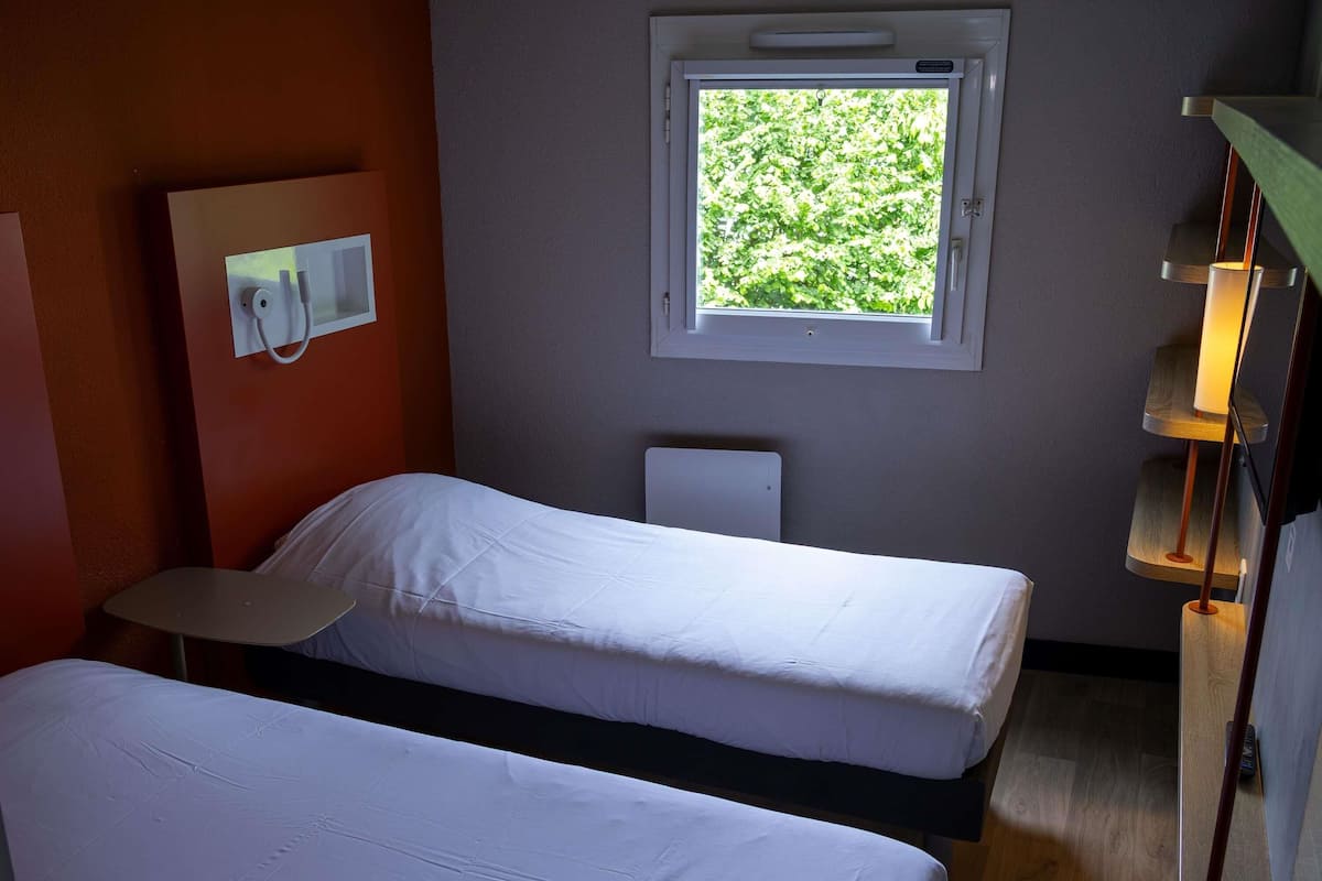 Room, 2 Twin Beds | Cribs (free), WiFi (free), bed sheets