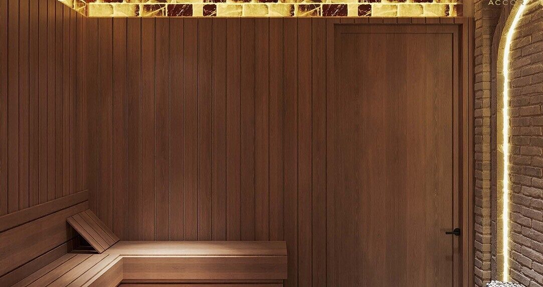Una habitación de madera con un banco, una puerta y una pared de ladrillo con una tira de luz.