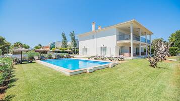 Villa | Pool | Indoor pool, outdoor pool