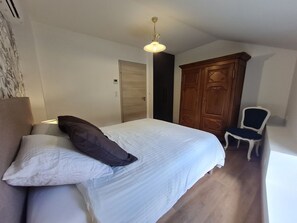 3 chambres, accès au Wi-Fi (inclus), literie fournie