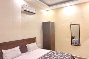 Deluxe Room, City View - Hotel 8 inn (Chandigarh)