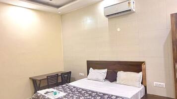 Deluxe Room, City View | WiFi (free)