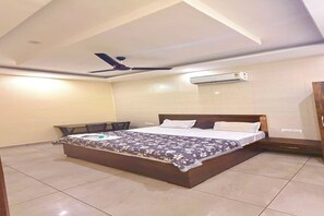 Deluxe Room - Hotel 8 inn (Chandigarh)