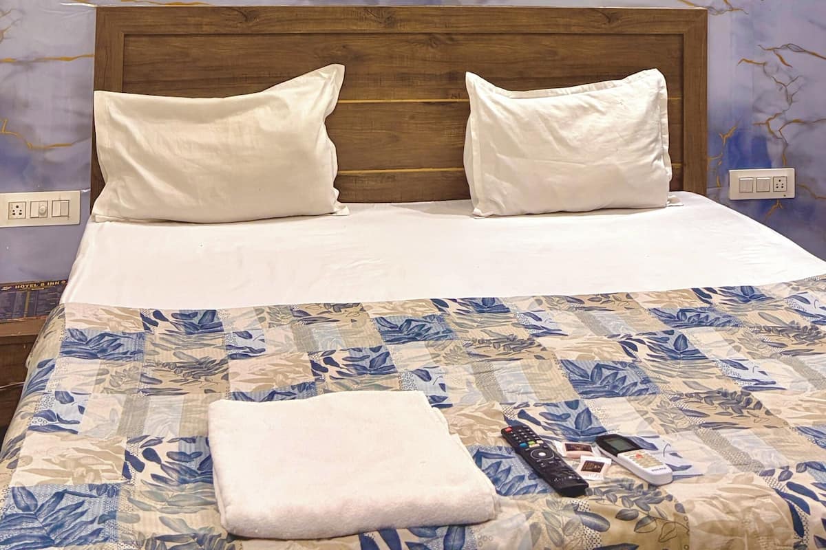 Deluxe Room | Blackout drapes, soundproofing, WiFi (free), bed sheets
