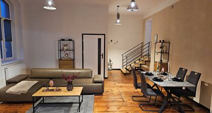 Old School: Open living/kitchen area, bedroom, modern bathroom