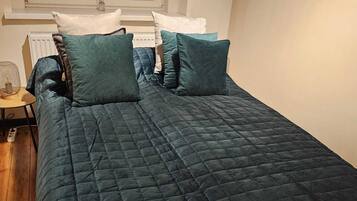 WiFi, bed sheets