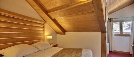 3 chambres, fer et planche à repasser, Wi-Fi, draps fournis