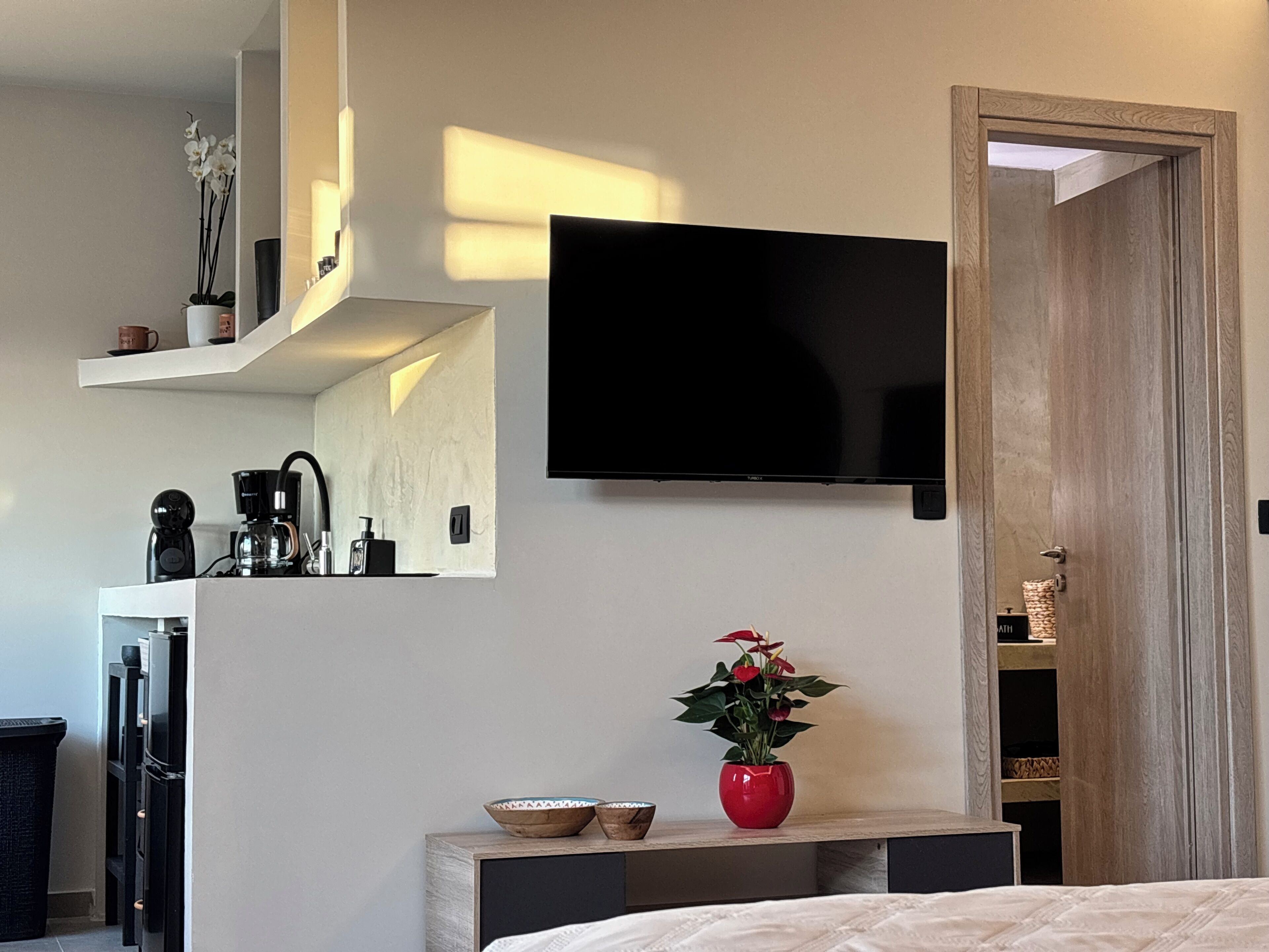 1 bedroom, internet, bed sheets