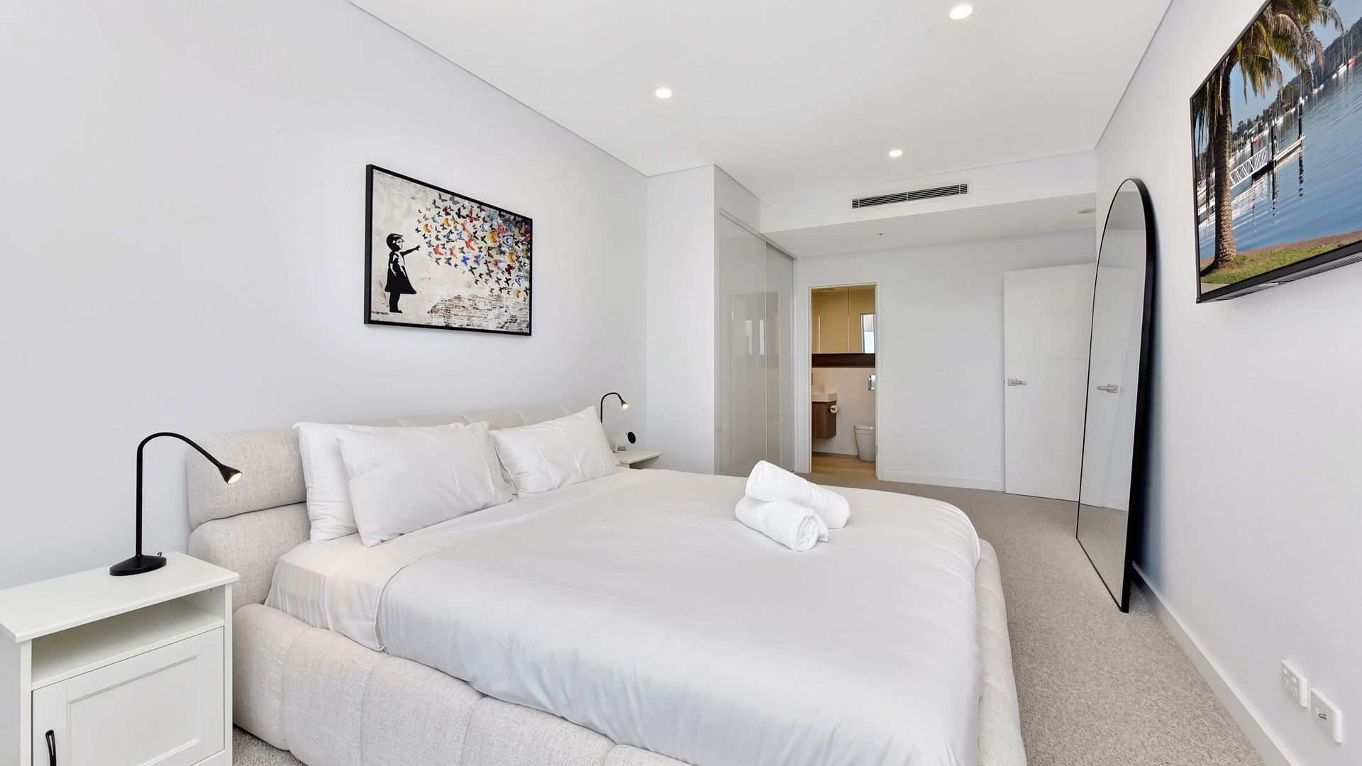 2 bedrooms, iron/ironing board, free WiFi, bed sheets