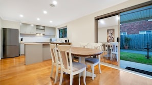 Dining - The Burwood Cottage Comfort & Convenience (Burwood)