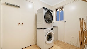 Interior - The Burwood Cottage Comfort & Convenience (Burwood)