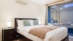 2 bedrooms, desk, iron/ironing board, free WiFi - The Burwood Cottage Comfort & Convenience (Burwood)