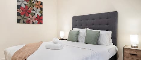 2 Schlafzimmer, Schreibtisch, Bügeleisen/Bügelbrett, kostenloses WLAN