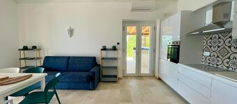 Apartment 'Cala Galatea 2' with Sea View, Private Terrace and Wi-Fi