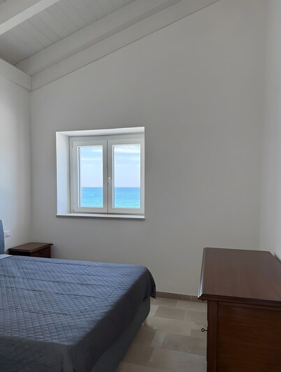 Apartment 'Cala Galatea 2' with Sea View, Private Terrace and Wi-Fi