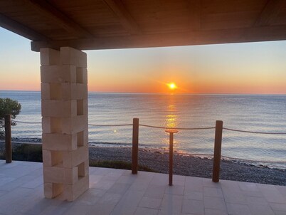 Apartment 'Cala Galatea 3' with Sea View, Private Terrace and Wi-Fi