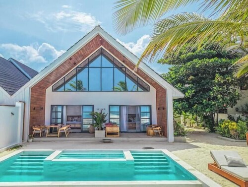 Beachfront Bliss at Solymar Villa 2 – Modern Comfort with Stunning Ocean Views