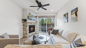 Smart TV, fireplace