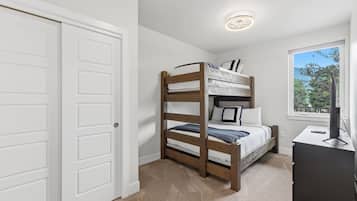 2 bedrooms, WiFi (free), bed sheets