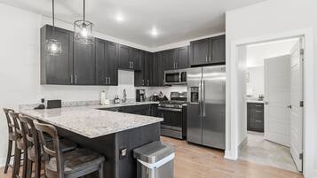 Coffee/tea maker, fridge, microwave, oven