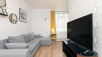 Departamento | Área de sala de estar | Televisión LED de 42 pulgadas con canales digitales