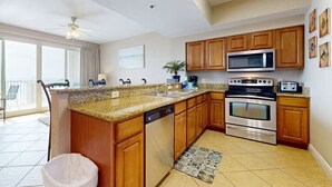 Private kitchen - Ariel Dunes I 1506 | Gulf Views • Resort Pools • Steps to the Beach (Miramar Beach)