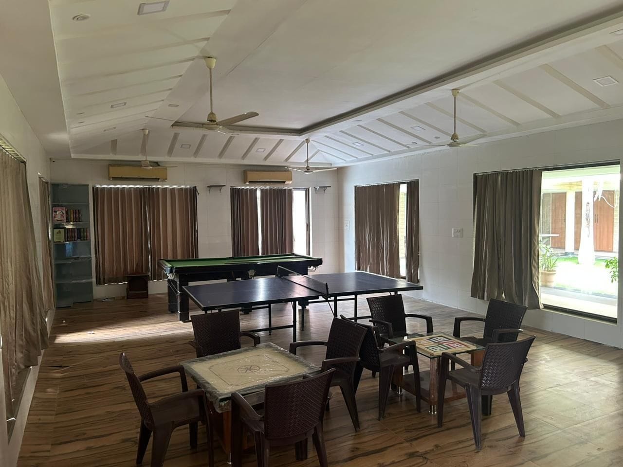 Luxury Double Room, Pool View | Game room