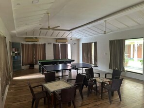 Luxury Double Room, Pool View | Game room