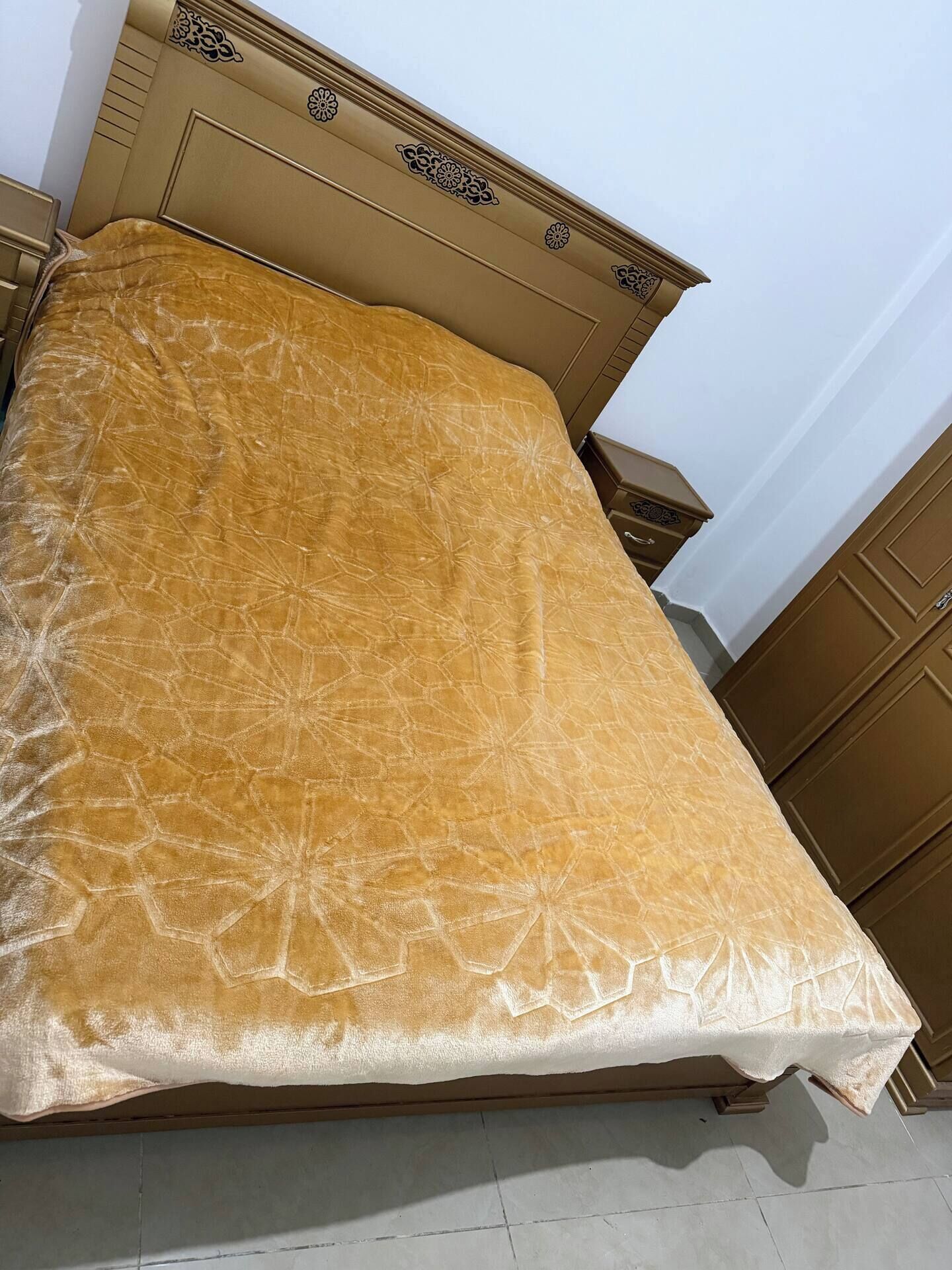 1 bedroom, bed sheets