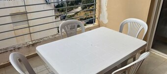 Entire apartment, 1 minute from Sable d'Or Beach