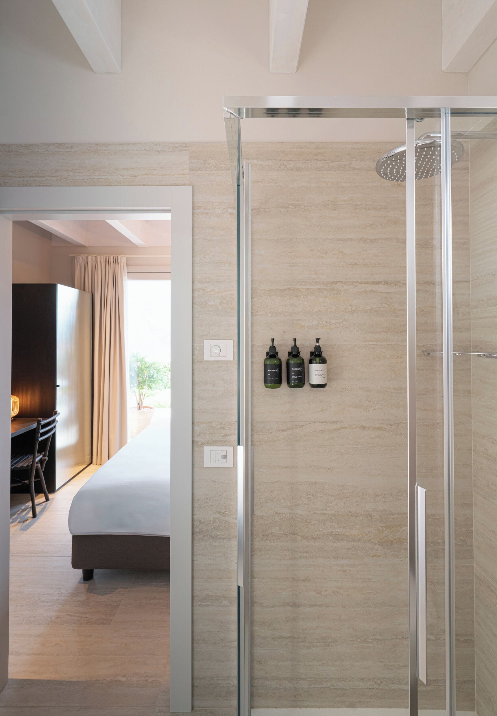 Apartamento, vistas a la piscina | Ropa de cama de alta calidad y edredones de plumas
