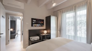 Unclassified image, 4 of 102, button - MC residence (Tremezzo)