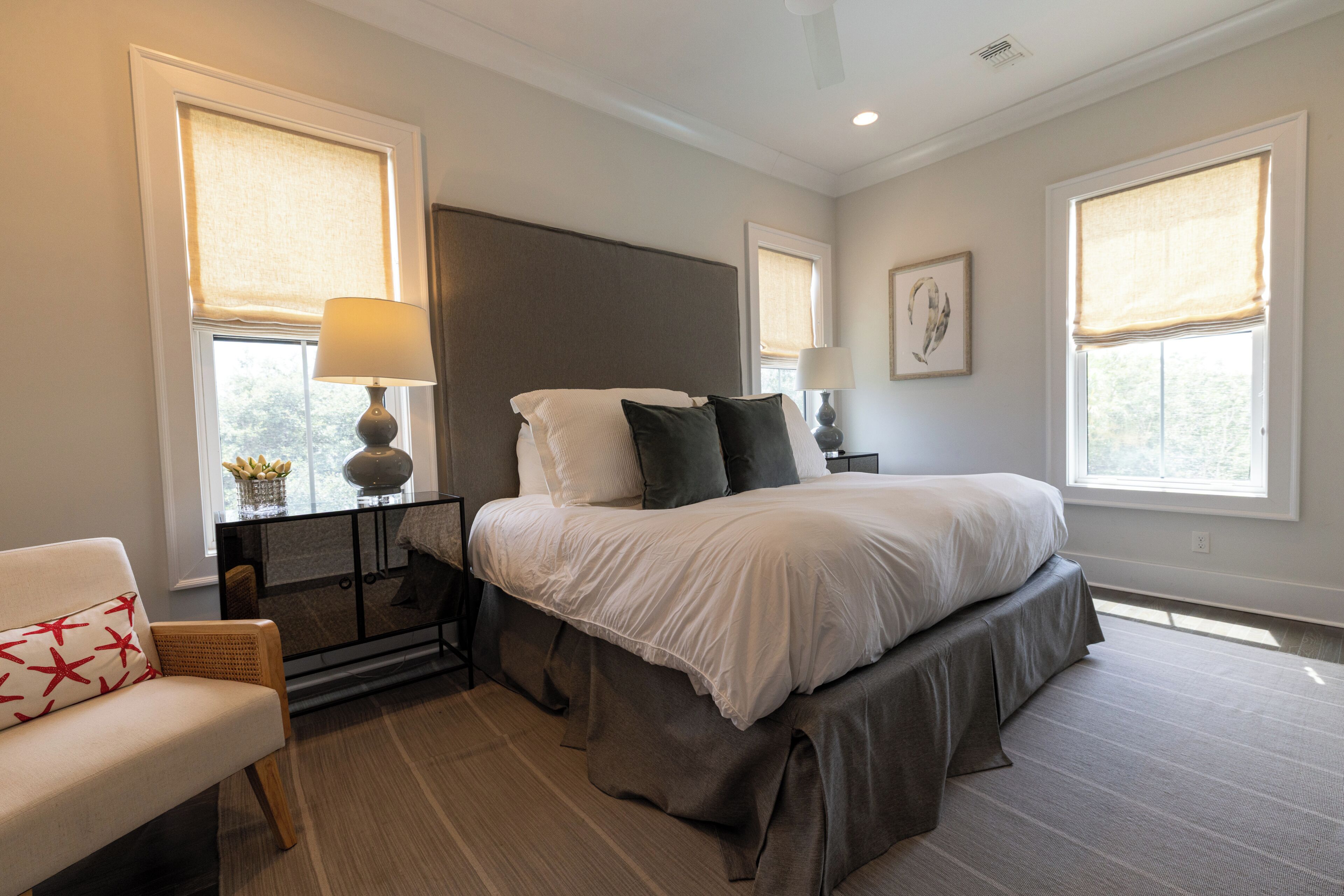 5 habitaciones, tabla de planchar con plancha, wifi y ropa de cama 