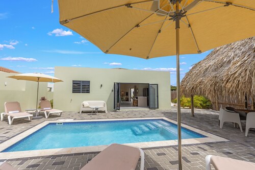 Villa Santi Mambo Beach With Privatepool