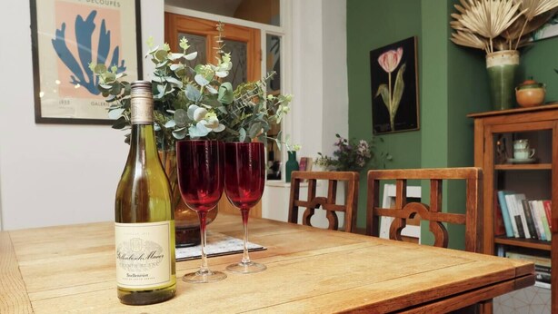 A wooden table with a bottle of wine and two wine glasses. - #02 Just the Splott! Sleeps 6, 8mins to Stadium. (Cardiff)