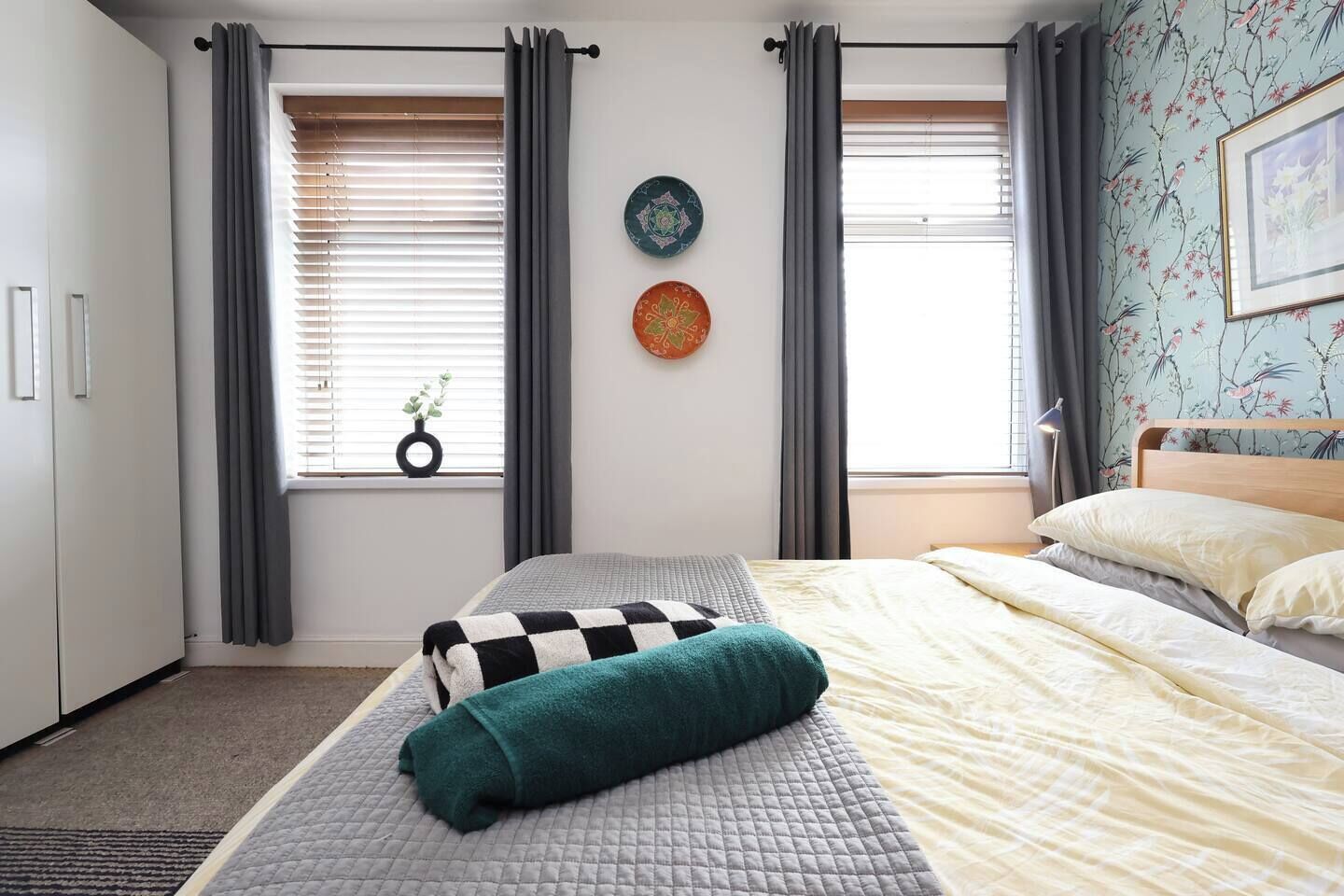 2 bedrooms, desk, iron/ironing board, travel cot
