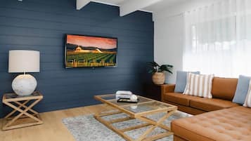 Apartment, 4 Bedrooms, Non Smoking | Living area