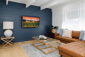 Apartment, 4 Bedrooms, Non Smoking | Living area - 9 Anne St Diamond Cr (Diamond Creek)
