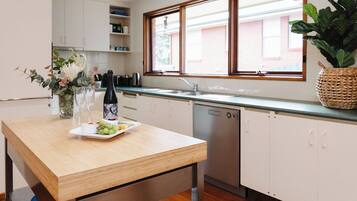 Apartment, 4 Bedrooms, Non Smoking | Private kitchen