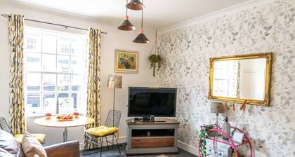 #03 The Hawthornes. Sleeps 6|NEC 7mins|8 mins