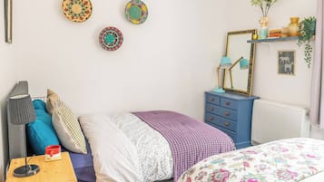 2 bedrooms, desk, iron/ironing board, travel crib
