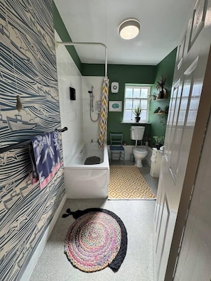 Hair dryer, towels, soap, shampoo - #04 The Hawthornes Sleeps4|NEC 7mins|BHX 8mins (Coleshill)