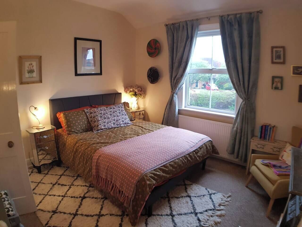 2 bedrooms, desk, iron/ironing board, travel crib