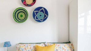 A bedroom with a bed, a nightstand, a lamp, and two wall decorations. - #09 Modern 2 bed Apart| Sleeps 5| near BHX NEC (Shirley)