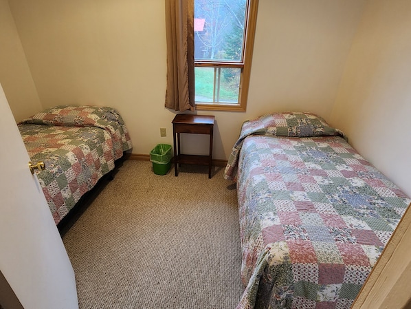 2 bedrooms, WiFi (free), bed sheets