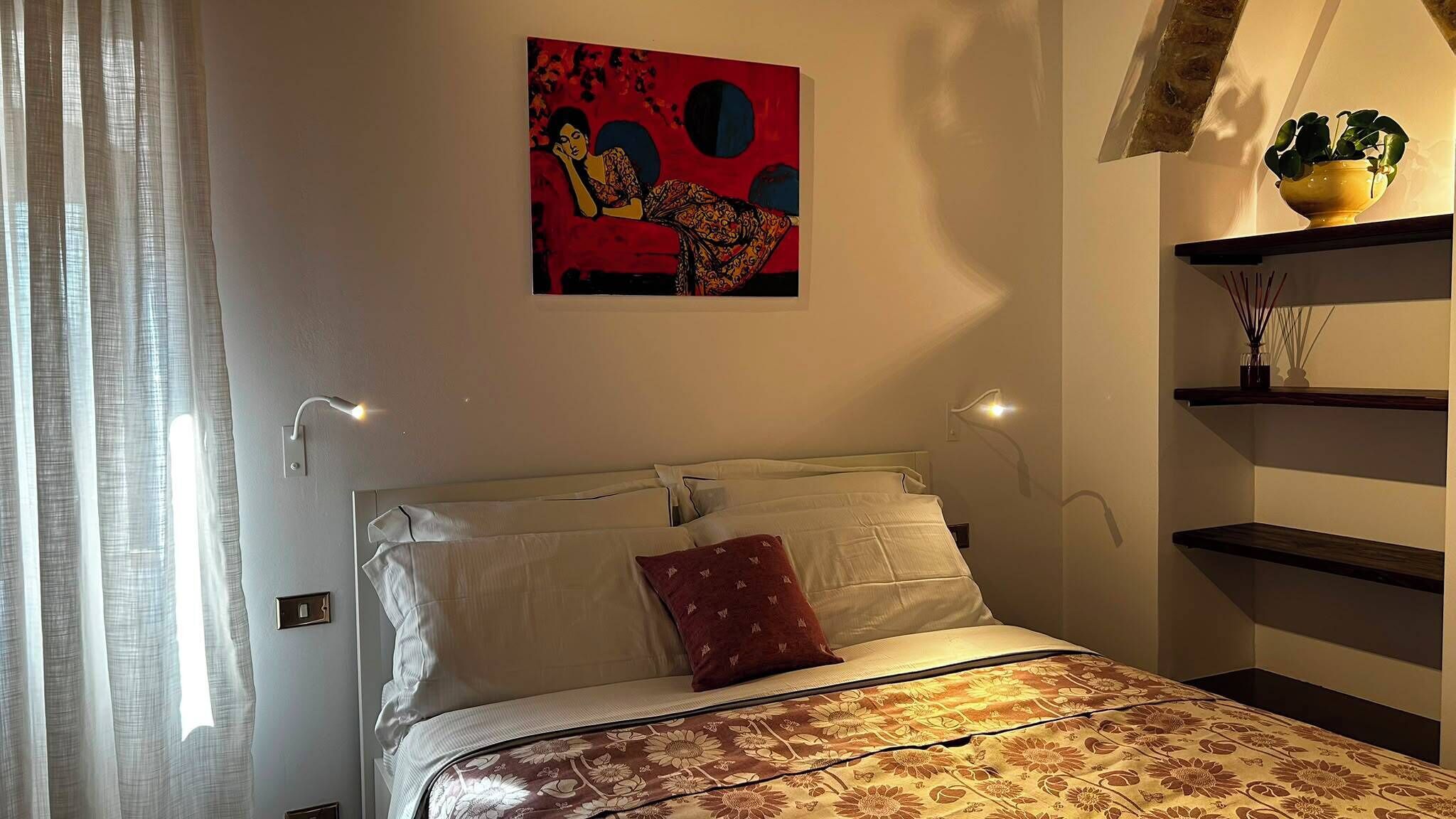 Chambre Simple, vue cour intérieure | Couette en duvet d'oie, surmatelas, coffres-forts dans les chambres