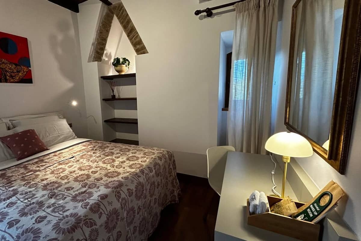 Basic Single Room, Courtyard View