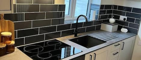 Coffee/tea maker, fridge, microwave, oven