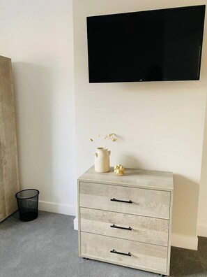 Interior - #106 Stylish 4Bedroom Retreat Walk to Rugby Centre (Warwickshire)